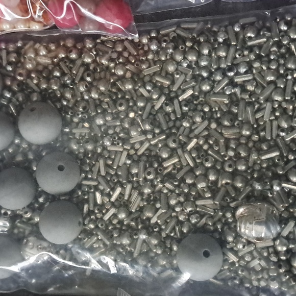 Assorted Bead Collection - Picture 4 of 5